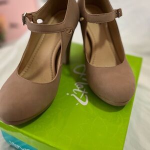 Chic Tan Mary Jane Heels